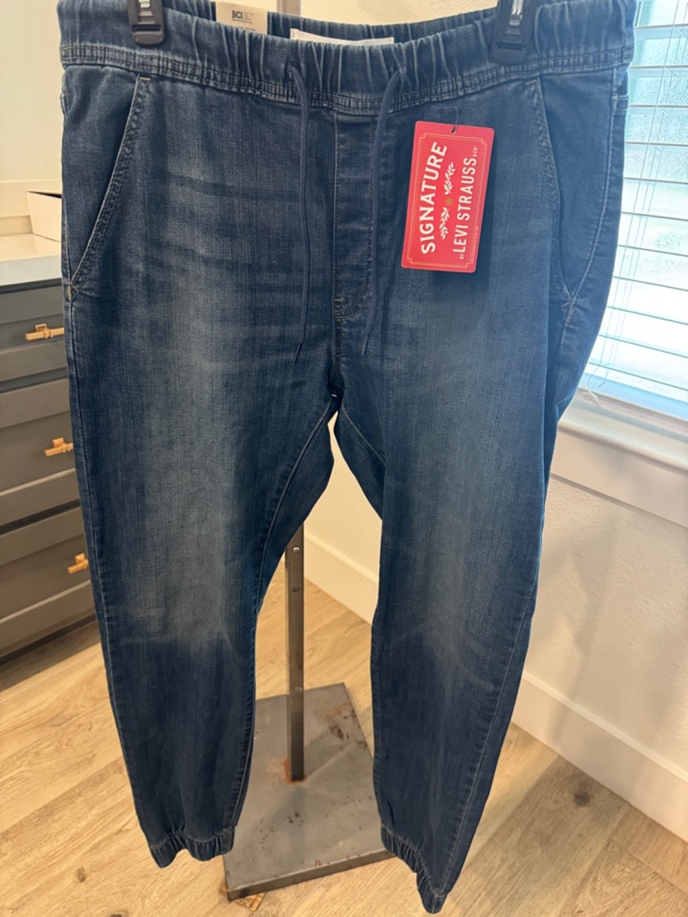 Levi's Men's Dark Blue Relaxed Jogger Jeans